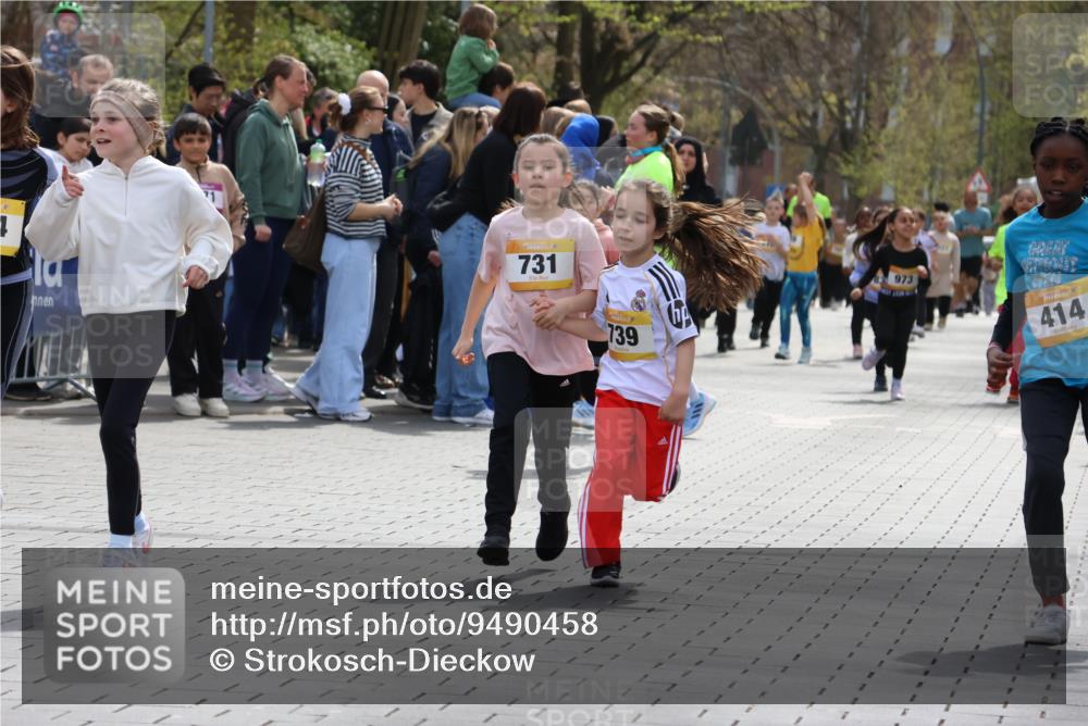 12.04.2026 - 45. Internationalen Wilhelmsburger Insellauf Strokosch-Dieckow http://msf.ph/oto/9490458 12.04.2026 14:22:13 Ziel 1615, 289, 668, 926, 981, 1620, 414, 805, 272, 124, 731, 739 meine-sportfotos.de