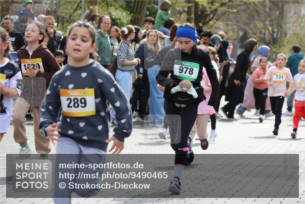 12.04.2026 - 45. Internationalen Wilhelmsburger Insellauf Strokosch-Dieckow http://msf.ph/oto/9490465 12.04.2026 14:22:09 Ziel 807, 685, 794, 1615, 289, 668, 926, 981, 1620, 414, 805, 272 meine-sportfotos.de