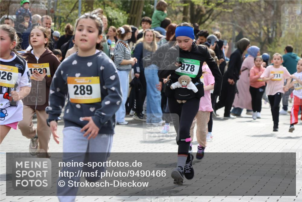 12.04.2026 - 45. Internationalen Wilhelmsburger Insellauf Strokosch-Dieckow http://msf.ph/oto/9490466 12.04.2026 14:22:09 Ziel 807, 685, 794, 1615, 289, 668, 926, 981, 1620, 414, 805, 272 meine-sportfotos.de