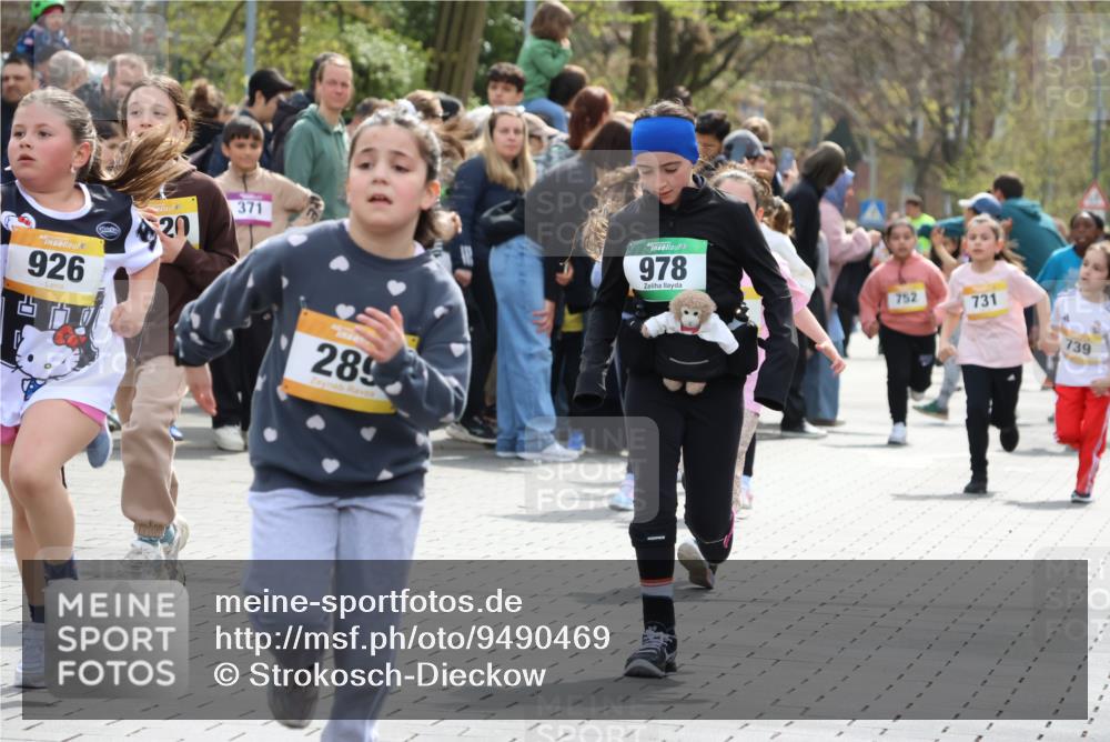 12.04.2026 - 45. Internationalen Wilhelmsburger Insellauf Strokosch-Dieckow http://msf.ph/oto/9490469 12.04.2026 14:22:09 Ziel 807, 685, 794, 1615, 289, 668, 926, 981, 1620, 414, 805, 272 meine-sportfotos.de