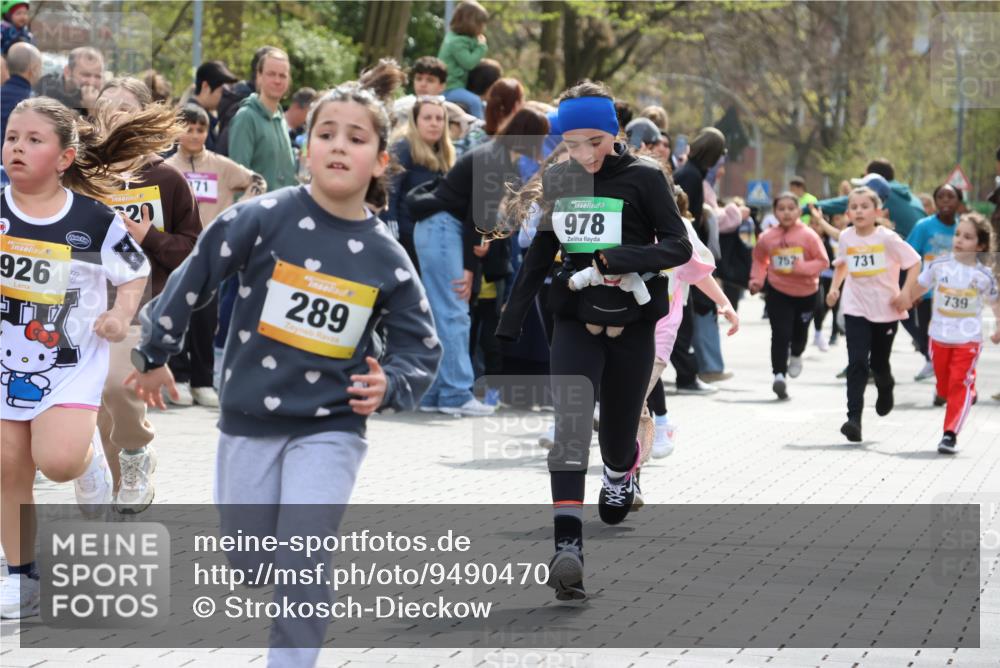 12.04.2026 - 45. Internationalen Wilhelmsburger Insellauf Strokosch-Dieckow http://msf.ph/oto/9490470 12.04.2026 14:22:09 Ziel 807, 685, 794, 1615, 289, 668, 926, 981, 1620, 414, 805, 272 meine-sportfotos.de