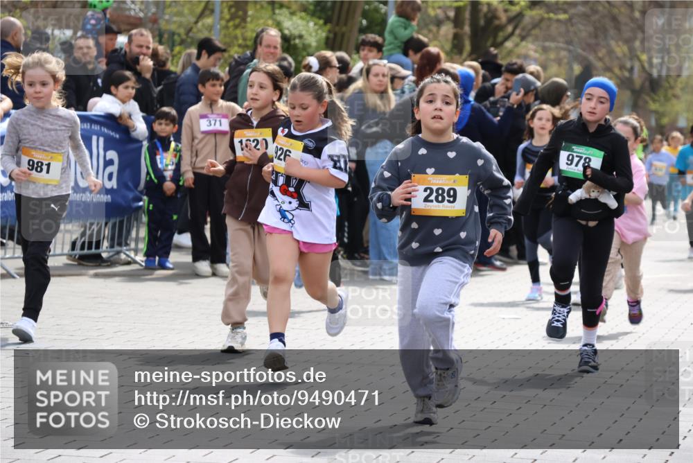 12.04.2026 - 45. Internationalen Wilhelmsburger Insellauf Strokosch-Dieckow http://msf.ph/oto/9490471 12.04.2026 14:22:08 Ziel 695, 798, 971, 807, 685, 794, 1615, 289, 668, 926, 981, 1620, 414, 805, 272 meine-sportfotos.de