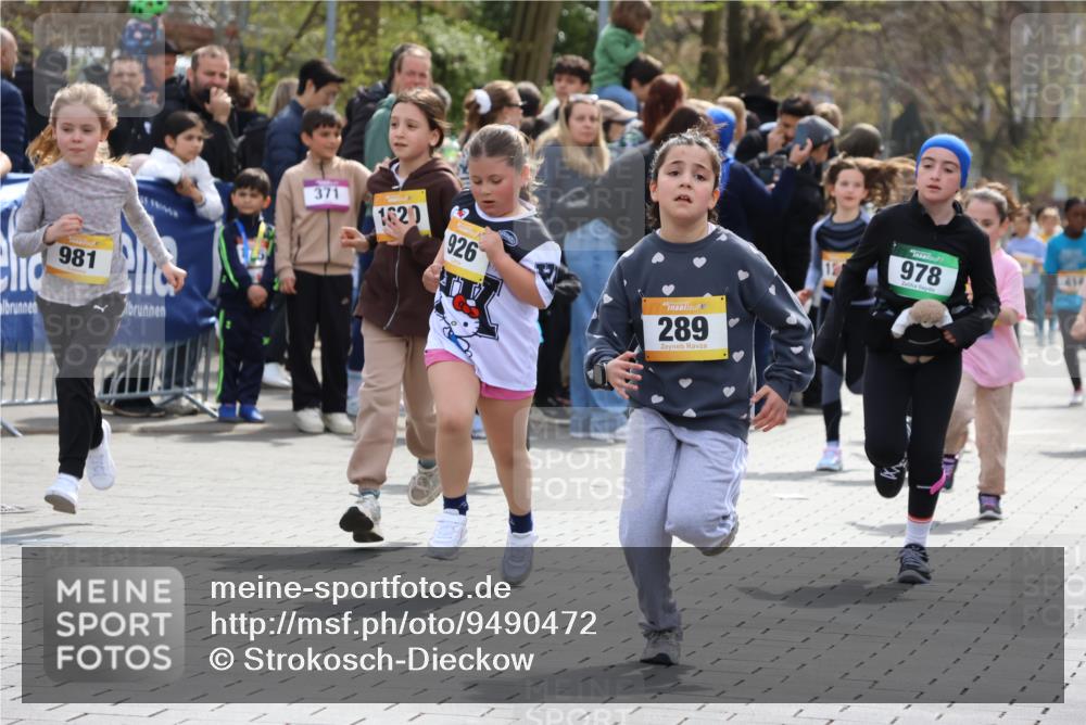 12.04.2026 - 45. Internationalen Wilhelmsburger Insellauf Strokosch-Dieckow http://msf.ph/oto/9490472 12.04.2026 14:22:08 Ziel 695, 798, 971, 807, 685, 794, 1615, 289, 668, 926, 981, 1620, 414, 805, 272 meine-sportfotos.de