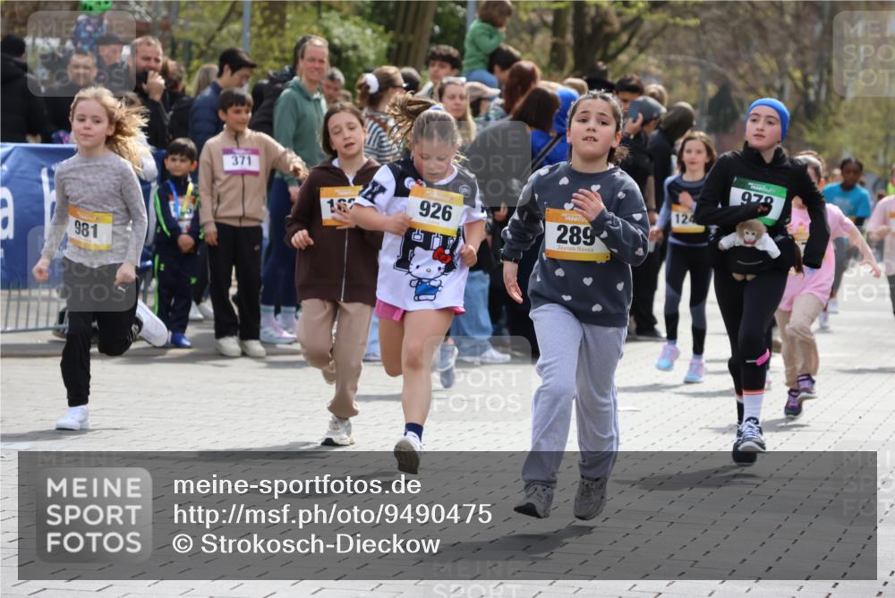 12.04.2026 - 45. Internationalen Wilhelmsburger Insellauf Strokosch-Dieckow http://msf.ph/oto/9490475 12.04.2026 14:22:08 Ziel 695, 798, 971, 807, 685, 794, 1615, 289, 668, 926, 981, 1620, 414, 805, 272 meine-sportfotos.de