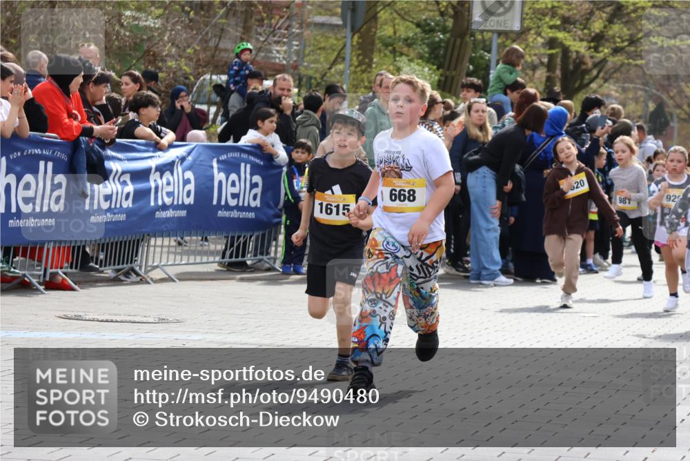 12.04.2026 - 45. Internationalen Wilhelmsburger Insellauf Strokosch-Dieckow http://msf.ph/oto/9490480 12.04.2026 14:22:06 Ziel 636, 612, 321, 695, 798, 971, 807, 685, 794, 1615, 289, 668, 926, 981, 1620, 414 meine-sportfotos.de