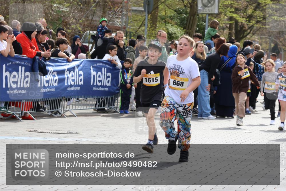 12.04.2026 - 45. Internationalen Wilhelmsburger Insellauf Strokosch-Dieckow http://msf.ph/oto/9490482 12.04.2026 14:22:06 Ziel 636, 612, 321, 695, 798, 971, 807, 685, 794, 1615, 289, 668, 926, 981, 1620, 414 meine-sportfotos.de
