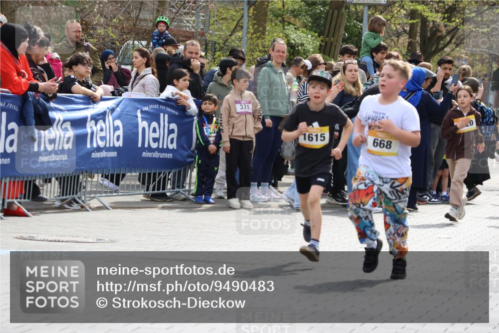 12.04.2026 - 45. Internationalen Wilhelmsburger Insellauf Strokosch-Dieckow http://msf.ph/oto/9490483 12.04.2026 14:22:05 Ziel 227, 636, 612, 321, 695, 798, 971, 807, 685, 794, 1615, 289, 668, 926, 981 meine-sportfotos.de