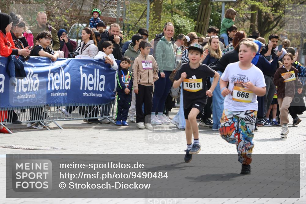 12.04.2026 - 45. Internationalen Wilhelmsburger Insellauf Strokosch-Dieckow http://msf.ph/oto/9490484 12.04.2026 14:22:05 Ziel 227, 636, 612, 321, 695, 798, 971, 807, 685, 794, 1615, 289, 668, 926, 981 meine-sportfotos.de