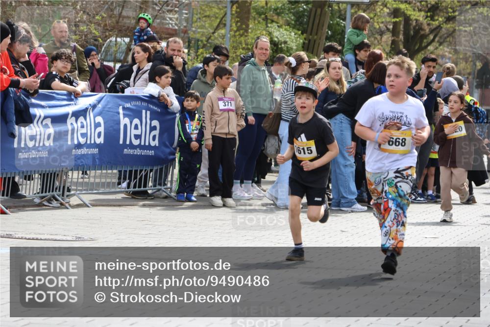12.04.2026 - 45. Internationalen Wilhelmsburger Insellauf Strokosch-Dieckow http://msf.ph/oto/9490486 12.04.2026 14:22:05 Ziel 227, 636, 612, 321, 695, 798, 971, 807, 685, 794, 1615, 289, 668, 926, 981 meine-sportfotos.de