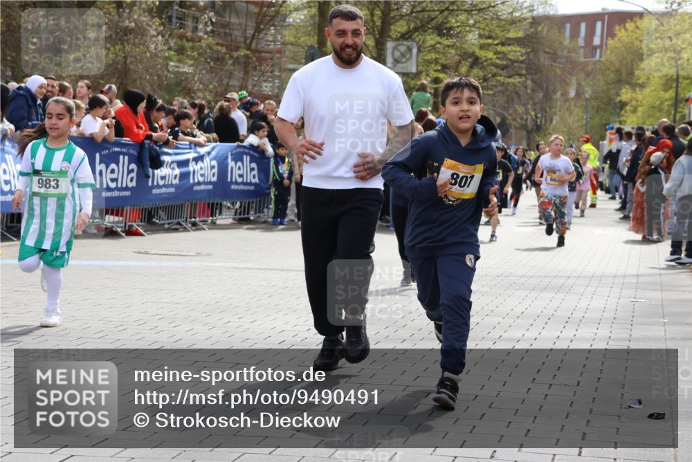12.04.2026 - 45. Internationalen Wilhelmsburger Insellauf Strokosch-Dieckow http://msf.ph/oto/9490491 12.04.2026 14:22:02 Ziel 673, 924, 824, 227, 636, 612, 321, 695, 798, 971, 807, 685, 794 meine-sportfotos.de