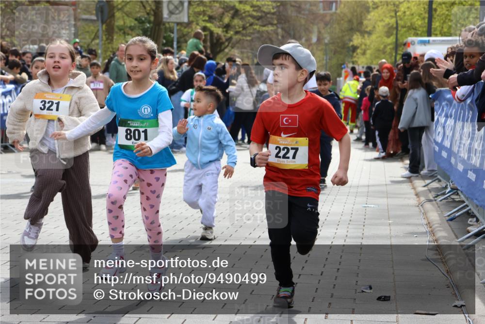 12.04.2026 - 45. Internationalen Wilhelmsburger Insellauf Strokosch-Dieckow http://msf.ph/oto/9490499 12.04.2026 14:21:59 Ziel 814, 95, 409, 595, 673, 924, 824, 227, 636, 612, 321, 695, 798, 971, 807, 685 meine-sportfotos.de