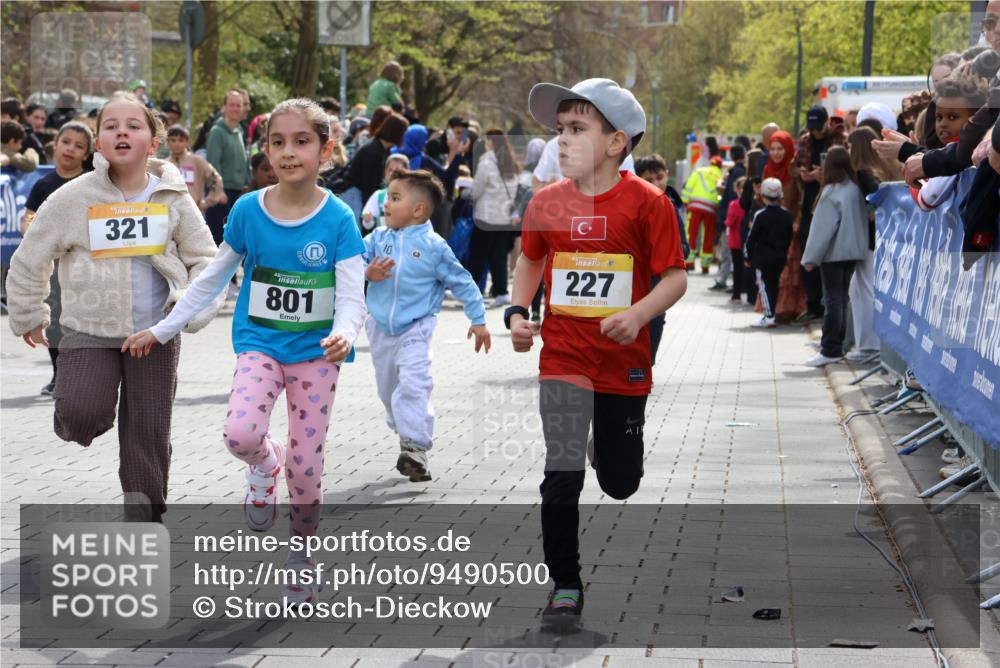 12.04.2026 - 45. Internationalen Wilhelmsburger Insellauf Strokosch-Dieckow http://msf.ph/oto/9490500 12.04.2026 14:21:59 Ziel 814, 95, 409, 595, 673, 924, 824, 227, 636, 612, 321, 695, 798, 971, 807, 685 meine-sportfotos.de