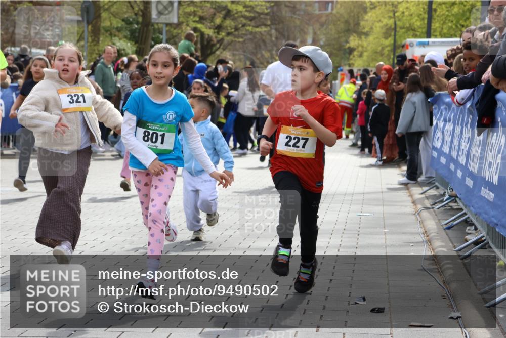 12.04.2026 - 45. Internationalen Wilhelmsburger Insellauf Strokosch-Dieckow http://msf.ph/oto/9490502 12.04.2026 14:21:59 Ziel 814, 95, 409, 595, 673, 924, 824, 227, 636, 612, 321, 695, 798, 971, 807, 685 meine-sportfotos.de