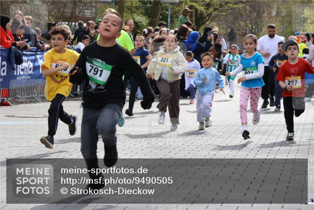 12.04.2026 - 45. Internationalen Wilhelmsburger Insellauf Strokosch-Dieckow http://msf.ph/oto/9490505 12.04.2026 14:21:58 Ziel 810, 488, 814, 95, 409, 595, 673, 924, 824, 227, 636, 612, 321, 695, 798, 971, 807, 685 meine-sportfotos.de