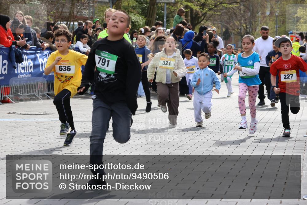 12.04.2026 - 45. Internationalen Wilhelmsburger Insellauf Strokosch-Dieckow http://msf.ph/oto/9490506 12.04.2026 14:21:58 Ziel 810, 488, 814, 95, 409, 595, 673, 924, 824, 227, 636, 612, 321, 695, 798, 971, 807, 685 meine-sportfotos.de