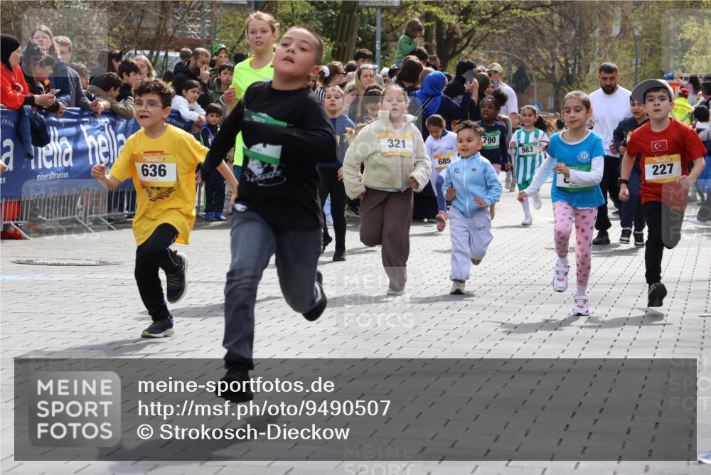 12.04.2026 - 45. Internationalen Wilhelmsburger Insellauf Strokosch-Dieckow http://msf.ph/oto/9490507 12.04.2026 14:21:57 Ziel 236, 810, 488, 814, 95, 409, 595, 673, 924, 824, 227, 636, 612, 321, 695, 798, 971, 807, 685 meine-sportfotos.de