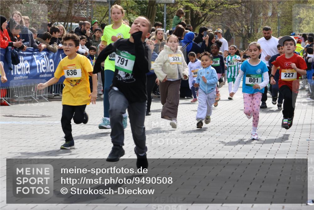 12.04.2026 - 45. Internationalen Wilhelmsburger Insellauf Strokosch-Dieckow http://msf.ph/oto/9490508 12.04.2026 14:21:57 Ziel 236, 810, 488, 814, 95, 409, 595, 673, 924, 824, 227, 636, 612, 321, 695, 798, 971, 807, 685 meine-sportfotos.de