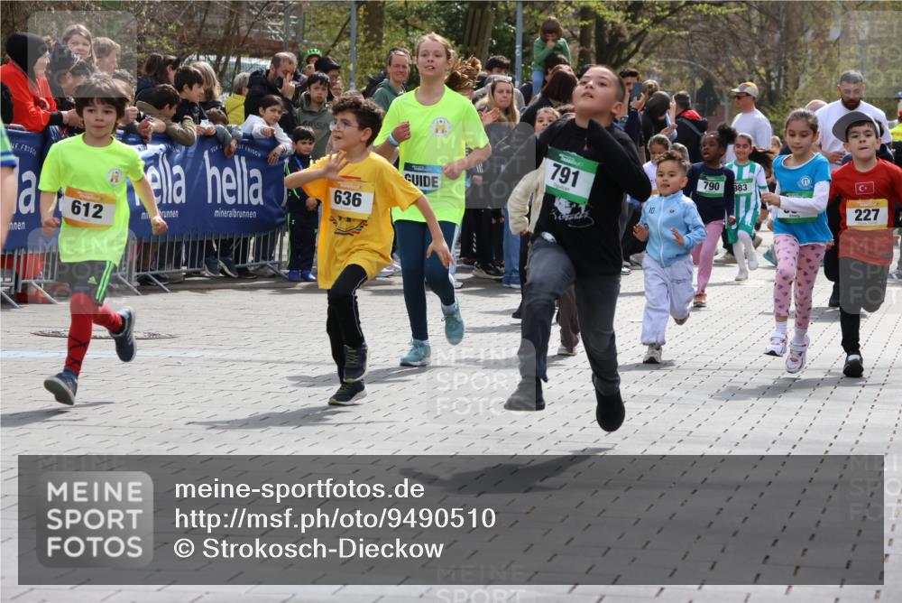 12.04.2026 - 45. Internationalen Wilhelmsburger Insellauf Strokosch-Dieckow http://msf.ph/oto/9490510 12.04.2026 14:21:57 Ziel 236, 810, 488, 814, 95, 409, 595, 673, 924, 824, 227, 636, 612, 321, 695, 798, 971, 807, 685 meine-sportfotos.de