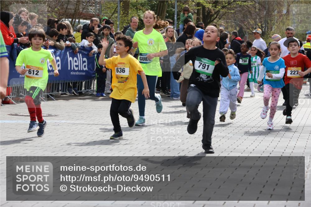 12.04.2026 - 45. Internationalen Wilhelmsburger Insellauf Strokosch-Dieckow http://msf.ph/oto/9490511 12.04.2026 14:21:57 Ziel 236, 810, 488, 814, 95, 409, 595, 673, 924, 824, 227, 636, 612, 321, 695, 798, 971, 807, 685 meine-sportfotos.de