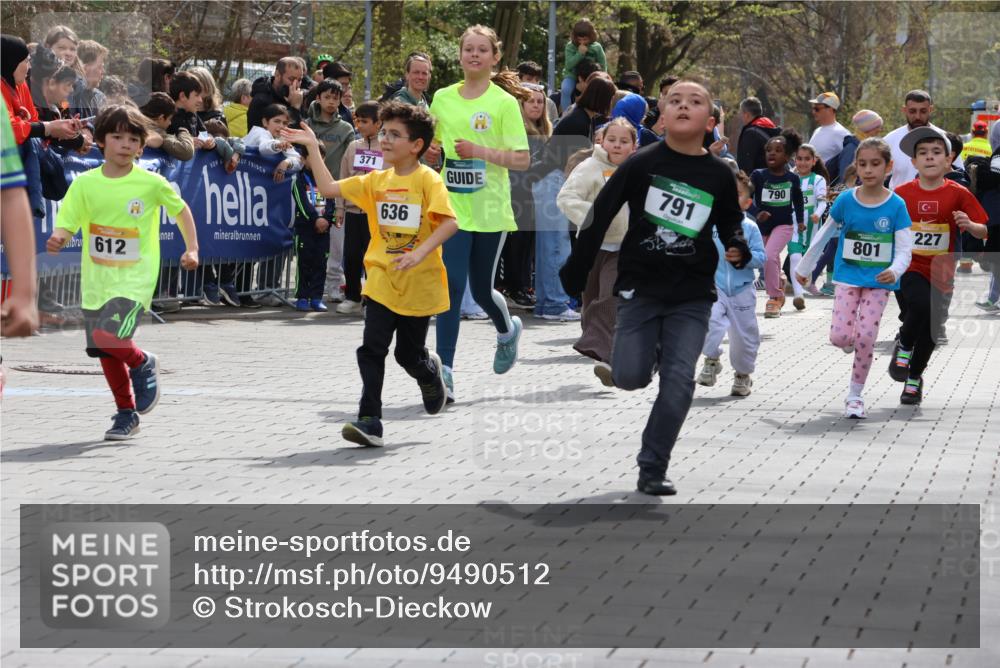12.04.2026 - 45. Internationalen Wilhelmsburger Insellauf Strokosch-Dieckow http://msf.ph/oto/9490512 12.04.2026 14:21:57 Ziel 236, 810, 488, 814, 95, 409, 595, 673, 924, 824, 227, 636, 612, 321, 695, 798, 971, 807, 685 meine-sportfotos.de