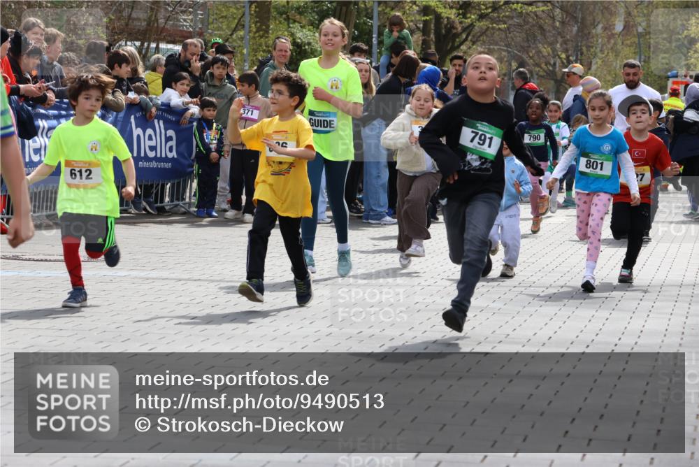 12.04.2026 - 45. Internationalen Wilhelmsburger Insellauf Strokosch-Dieckow http://msf.ph/oto/9490513 12.04.2026 14:21:57 Ziel 236, 810, 488, 814, 95, 409, 595, 673, 924, 824, 227, 636, 612, 321, 695, 798, 971, 807, 685 meine-sportfotos.de