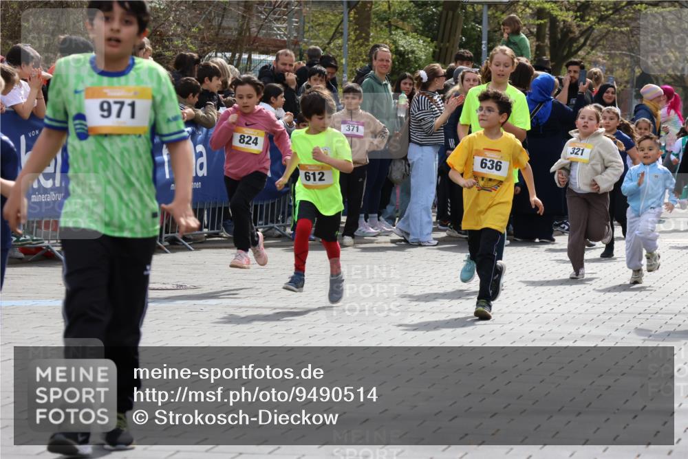 12.04.2026 - 45. Internationalen Wilhelmsburger Insellauf Strokosch-Dieckow http://msf.ph/oto/9490514 12.04.2026 14:21:56 Ziel 974, 482, 236, 810, 488, 814, 95, 409, 595, 673, 924, 824, 227, 636, 612, 321, 695, 798, 971 meine-sportfotos.de
