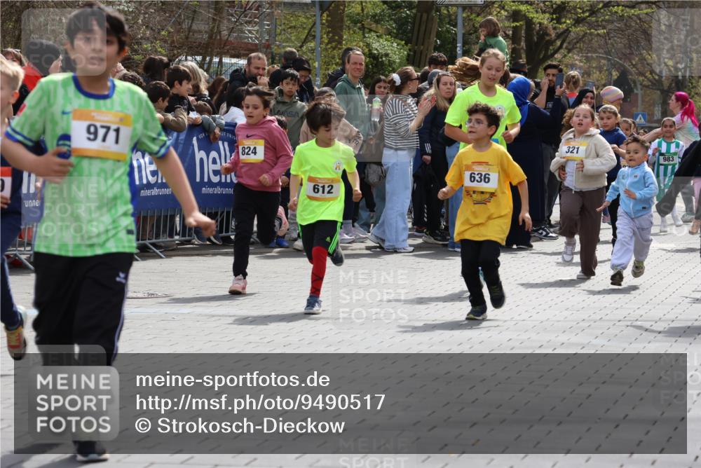 12.04.2026 - 45. Internationalen Wilhelmsburger Insellauf Strokosch-Dieckow http://msf.ph/oto/9490517 12.04.2026 14:21:56 Ziel 974, 482, 236, 810, 488, 814, 95, 409, 595, 673, 924, 824, 227, 636, 612, 321, 695, 798, 971 meine-sportfotos.de