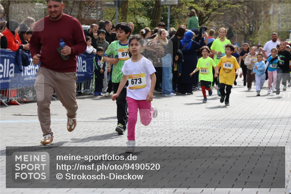 12.04.2026 - 45. Internationalen Wilhelmsburger Insellauf Strokosch-Dieckow http://msf.ph/oto/9490520 12.04.2026 14:21:54 Ziel 255, 65, 1617, 969, 799, 974, 482, 236, 810, 488, 814, 95, 409, 595, 673, 924, 824, 227, 636, 612 meine-sportfotos.de