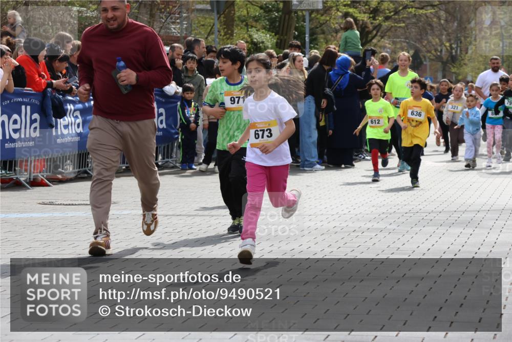 12.04.2026 - 45. Internationalen Wilhelmsburger Insellauf Strokosch-Dieckow http://msf.ph/oto/9490521 12.04.2026 14:21:54 Ziel 255, 65, 1617, 969, 799, 974, 482, 236, 810, 488, 814, 95, 409, 595, 673, 924, 824, 227, 636, 612 meine-sportfotos.de