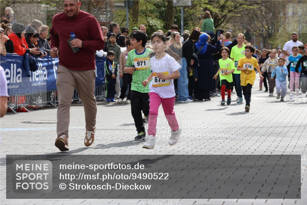 12.04.2026 - 45. Internationalen Wilhelmsburger Insellauf Strokosch-Dieckow http://msf.ph/oto/9490522 12.04.2026 14:21:54 Ziel 255, 65, 1617, 969, 799, 974, 482, 236, 810, 488, 814, 95, 409, 595, 673, 924, 824, 227, 636, 612 meine-sportfotos.de