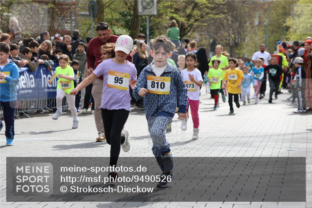 12.04.2026 - 45. Internationalen Wilhelmsburger Insellauf Strokosch-Dieckow http://msf.ph/oto/9490526 12.04.2026 14:21:52 Ziel 316, 792, 763, 255, 65, 1617, 969, 799, 974, 482, 236, 810, 488, 814, 95, 409, 595, 673, 924, 824 meine-sportfotos.de