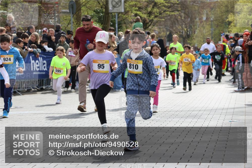 12.04.2026 - 45. Internationalen Wilhelmsburger Insellauf Strokosch-Dieckow http://msf.ph/oto/9490528 12.04.2026 14:21:52 Ziel 316, 792, 763, 255, 65, 1617, 969, 799, 974, 482, 236, 810, 488, 814, 95, 409, 595, 673, 924, 824 meine-sportfotos.de