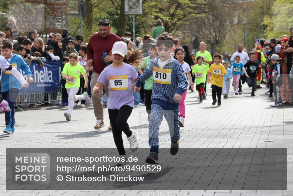 12.04.2026 - 45. Internationalen Wilhelmsburger Insellauf Strokosch-Dieckow http://msf.ph/oto/9490529 12.04.2026 14:21:52 Ziel 316, 792, 763, 255, 65, 1617, 969, 799, 974, 482, 236, 810, 488, 814, 95, 409, 595, 673, 924, 824 meine-sportfotos.de