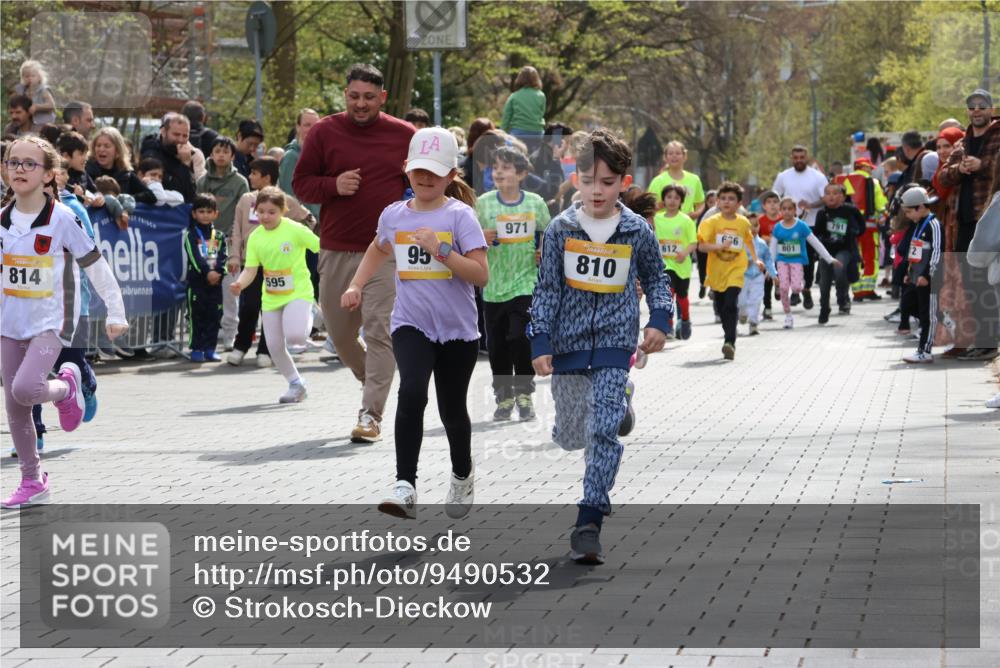 12.04.2026 - 45. Internationalen Wilhelmsburger Insellauf Strokosch-Dieckow http://msf.ph/oto/9490532 12.04.2026 14:21:52 Ziel 316, 792, 763, 255, 65, 1617, 969, 799, 974, 482, 236, 810, 488, 814, 95, 409, 595, 673, 924, 824 meine-sportfotos.de