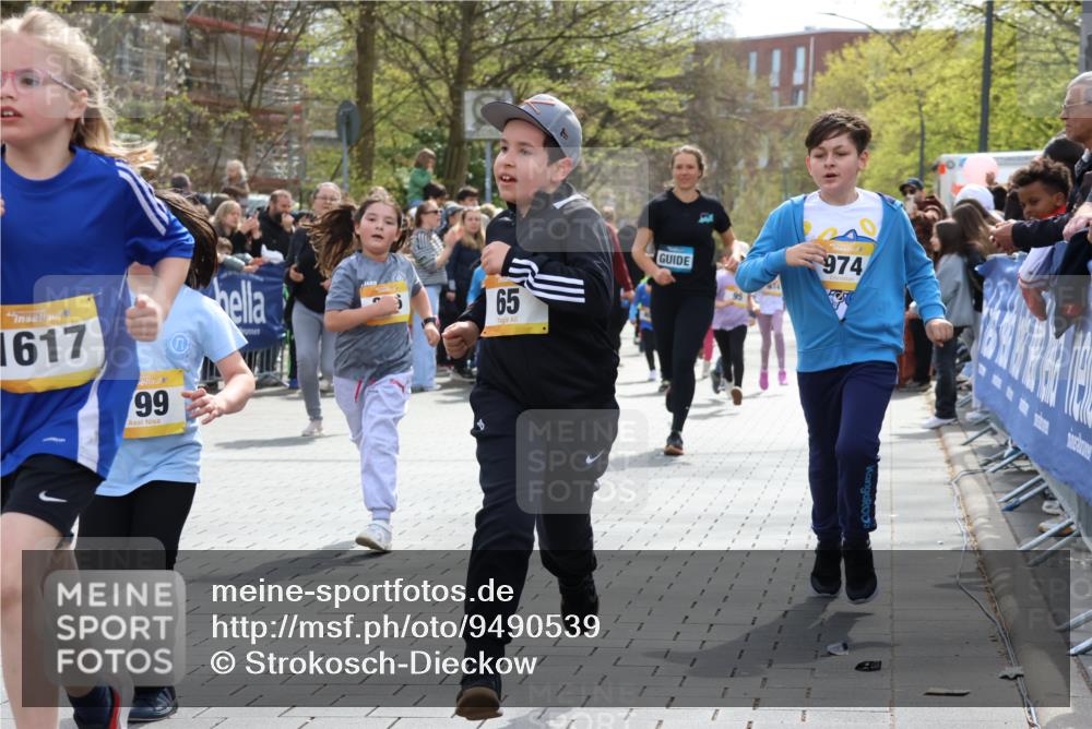12.04.2026 - 45. Internationalen Wilhelmsburger Insellauf Strokosch-Dieckow http://msf.ph/oto/9490539 12.04.2026 14:21:48 Ziel 66, 136, 729, 769, 646, 159, 1622, 317, 283, 134, 316, 792, 763, 255, 65, 1617, 969, 799, 974, 482, 236, 810, 488, 814, 95 meine-sportfotos.de