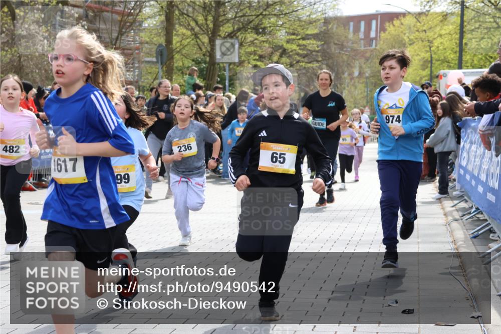 12.04.2026 - 45. Internationalen Wilhelmsburger Insellauf Strokosch-Dieckow http://msf.ph/oto/9490542 12.04.2026 14:21:48 Ziel 66, 136, 729, 769, 646, 159, 1622, 317, 283, 134, 316, 792, 763, 255, 65, 1617, 969, 799, 974, 482, 236, 810, 488, 814, 95 meine-sportfotos.de