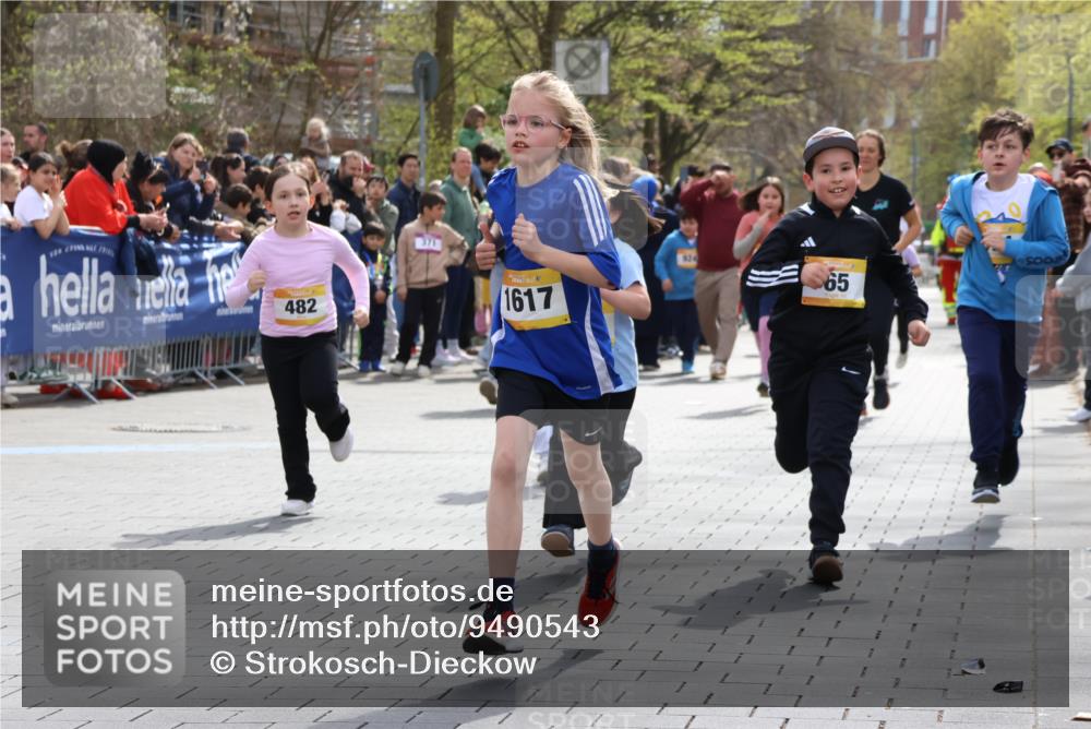 12.04.2026 - 45. Internationalen Wilhelmsburger Insellauf Strokosch-Dieckow http://msf.ph/oto/9490543 12.04.2026 14:21:47 Ziel 234, 111, 66, 136, 729, 769, 646, 159, 1622, 317, 283, 134, 316, 792, 763, 255, 65, 1617, 969, 799, 974, 482, 236, 810, 488, 814 meine-sportfotos.de