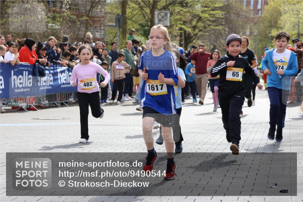 12.04.2026 - 45. Internationalen Wilhelmsburger Insellauf Strokosch-Dieckow http://msf.ph/oto/9490544 12.04.2026 14:21:47 Ziel 234, 111, 66, 136, 729, 769, 646, 159, 1622, 317, 283, 134, 316, 792, 763, 255, 65, 1617, 969, 799, 974, 482, 236, 810, 488, 814 meine-sportfotos.de