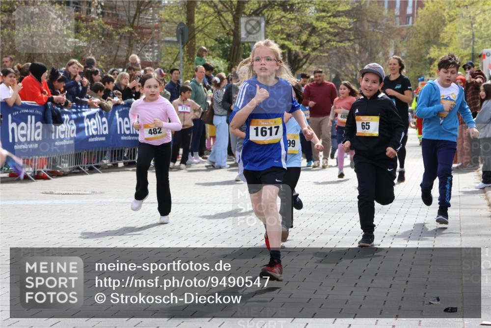 12.04.2026 - 45. Internationalen Wilhelmsburger Insellauf Strokosch-Dieckow http://msf.ph/oto/9490547 12.04.2026 14:21:47 Ziel 234, 111, 66, 136, 729, 769, 646, 159, 1622, 317, 283, 134, 316, 792, 763, 255, 65, 1617, 969, 799, 974, 482, 236, 810, 488, 814 meine-sportfotos.de
