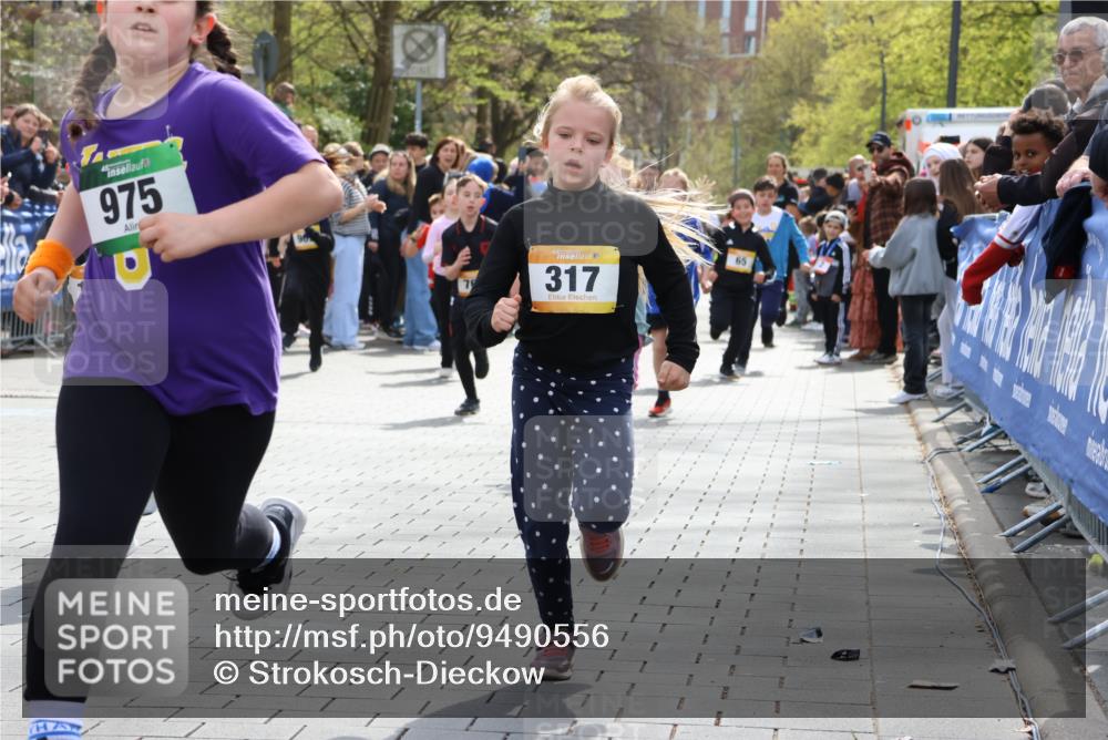 12.04.2026 - 45. Internationalen Wilhelmsburger Insellauf Strokosch-Dieckow http://msf.ph/oto/9490556 12.04.2026 14:21:45 Ziel 960, 838, 234, 111, 66, 136, 729, 769, 646, 159, 1622, 317, 283, 134, 316, 792, 763, 255, 65, 1617, 969, 799, 974, 482, 236 meine-sportfotos.de