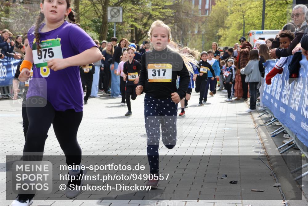 12.04.2026 - 45. Internationalen Wilhelmsburger Insellauf Strokosch-Dieckow http://msf.ph/oto/9490557 12.04.2026 14:21:44 Ziel 960, 838, 234, 111, 66, 136, 729, 769, 646, 159, 1622, 317, 283, 134, 316, 792, 763, 255, 65, 1617, 969, 799, 974, 482 meine-sportfotos.de