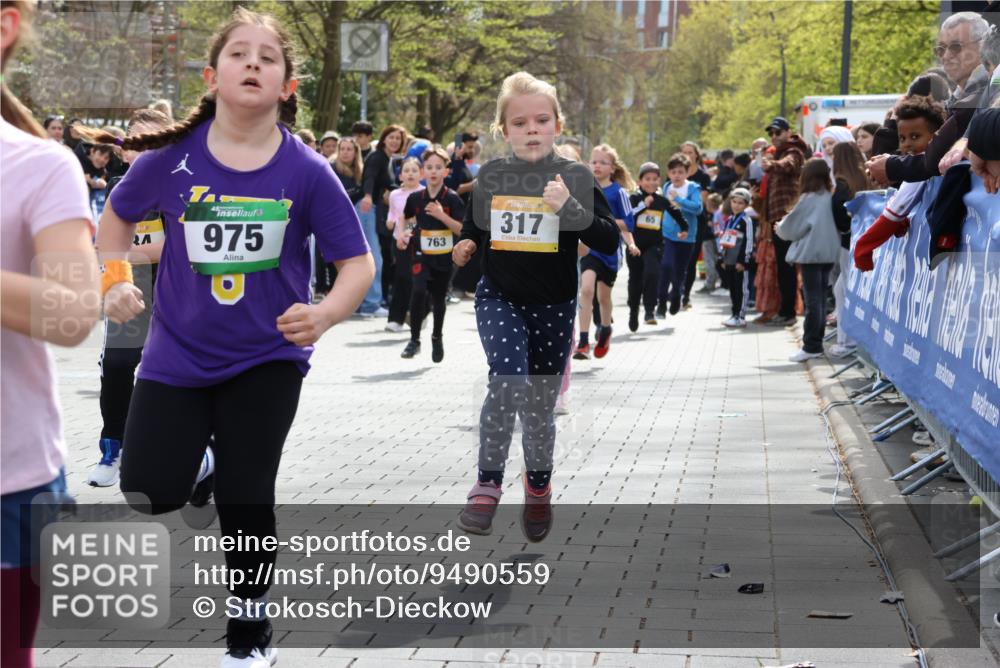 12.04.2026 - 45. Internationalen Wilhelmsburger Insellauf Strokosch-Dieckow http://msf.ph/oto/9490559 12.04.2026 14:21:44 Ziel 960, 838, 234, 111, 66, 136, 729, 769, 646, 159, 1622, 317, 283, 134, 316, 792, 763, 255, 65, 1617, 969, 799, 974, 482 meine-sportfotos.de