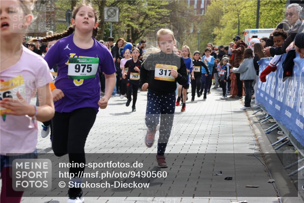 12.04.2026 - 45. Internationalen Wilhelmsburger Insellauf Strokosch-Dieckow http://msf.ph/oto/9490560 12.04.2026 14:21:44 Ziel 960, 838, 234, 111, 66, 136, 729, 769, 646, 159, 1622, 317, 283, 134, 316, 792, 763, 255, 65, 1617, 969, 799, 974, 482 meine-sportfotos.de