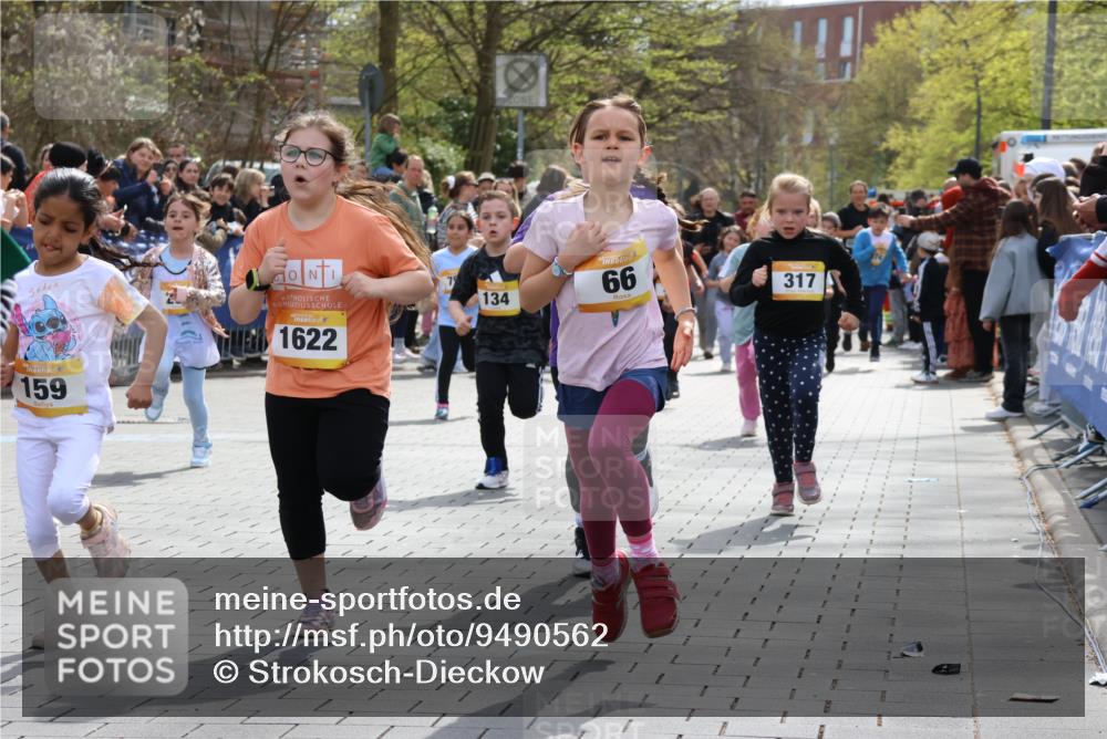 12.04.2026 - 45. Internationalen Wilhelmsburger Insellauf Strokosch-Dieckow http://msf.ph/oto/9490562 12.04.2026 14:21:43 Ziel 657, 698, 678, 279, 960, 838, 234, 111, 66, 136, 729, 769, 646, 159, 1622, 317, 283, 134, 316, 792, 763, 255, 65, 1617, 969, 799 meine-sportfotos.de