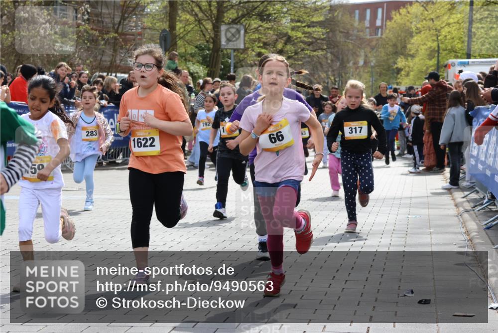 12.04.2026 - 45. Internationalen Wilhelmsburger Insellauf Strokosch-Dieckow http://msf.ph/oto/9490563 12.04.2026 14:21:43 Ziel 657, 698, 678, 279, 960, 838, 234, 111, 66, 136, 729, 769, 646, 159, 1622, 317, 283, 134, 316, 792, 763, 255, 65, 1617, 969, 799 meine-sportfotos.de