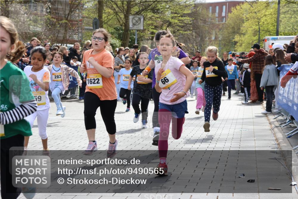 12.04.2026 - 45. Internationalen Wilhelmsburger Insellauf Strokosch-Dieckow http://msf.ph/oto/9490565 12.04.2026 14:21:43 Ziel 657, 698, 678, 279, 960, 838, 234, 111, 66, 136, 729, 769, 646, 159, 1622, 317, 283, 134, 316, 792, 763, 255, 65, 1617, 969, 799 meine-sportfotos.de