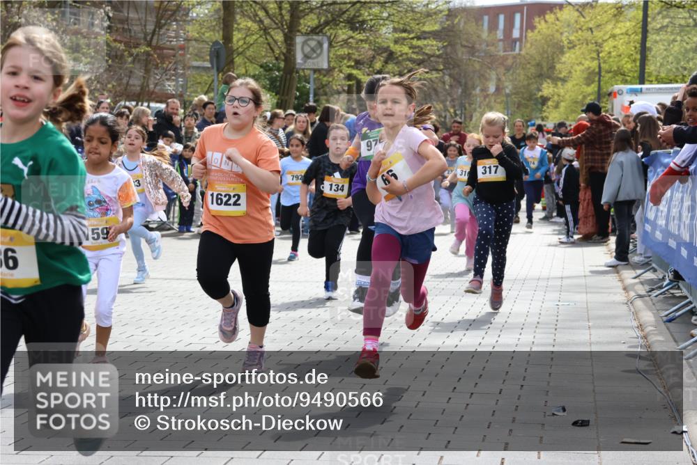 12.04.2026 - 45. Internationalen Wilhelmsburger Insellauf Strokosch-Dieckow http://msf.ph/oto/9490566 12.04.2026 14:21:43 Ziel 657, 698, 678, 279, 960, 838, 234, 111, 66, 136, 729, 769, 646, 159, 1622, 317, 283, 134, 316, 792, 763, 255, 65, 1617, 969, 799 meine-sportfotos.de