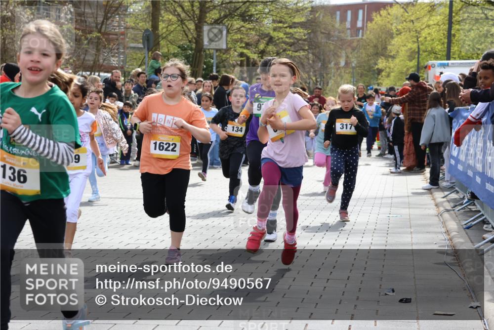 12.04.2026 - 45. Internationalen Wilhelmsburger Insellauf Strokosch-Dieckow http://msf.ph/oto/9490567 12.04.2026 14:21:43 Ziel 657, 698, 678, 279, 960, 838, 234, 111, 66, 136, 729, 769, 646, 159, 1622, 317, 283, 134, 316, 792, 763, 255, 65, 1617, 969, 799 meine-sportfotos.de