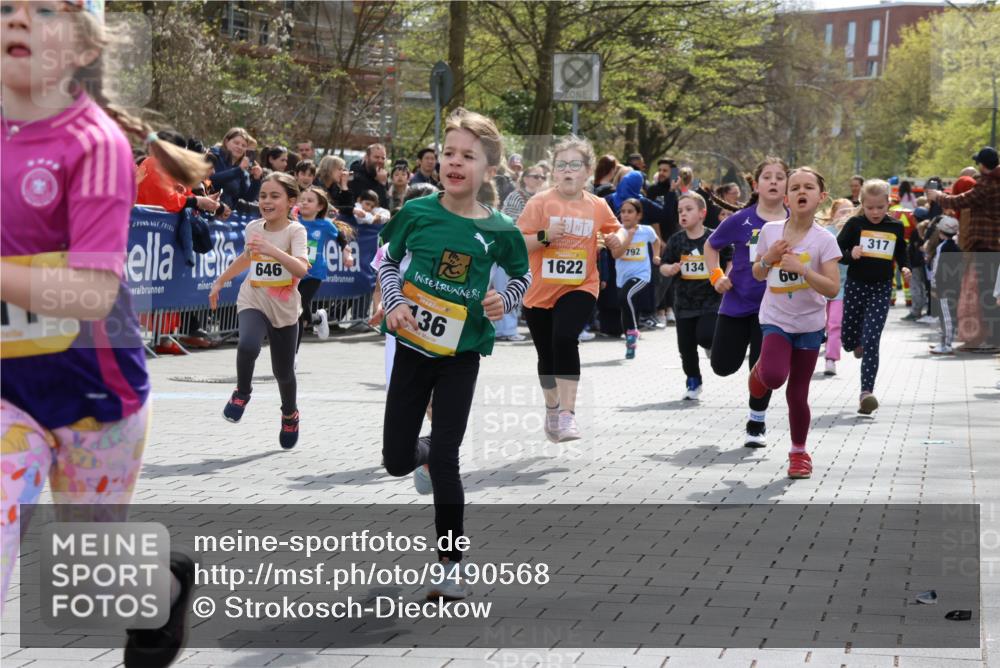 12.04.2026 - 45. Internationalen Wilhelmsburger Insellauf Strokosch-Dieckow http://msf.ph/oto/9490568 12.04.2026 14:21:42 Ziel 558, 267, 657, 698, 678, 279, 960, 838, 234, 111, 66, 136, 729, 769, 646, 159, 1622, 317, 283, 134, 316, 792, 763, 255, 65, 1617 meine-sportfotos.de