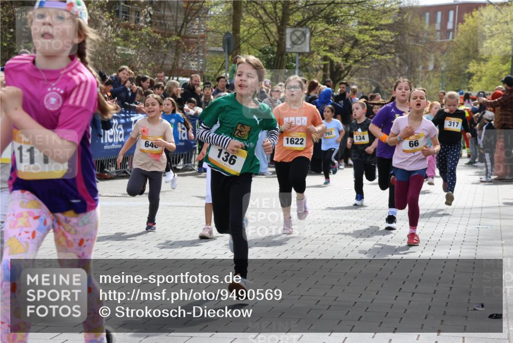 12.04.2026 - 45. Internationalen Wilhelmsburger Insellauf Strokosch-Dieckow http://msf.ph/oto/9490569 12.04.2026 14:21:42 Ziel 558, 267, 657, 698, 678, 279, 960, 838, 234, 111, 66, 136, 729, 769, 646, 159, 1622, 317, 283, 134, 316, 792, 763, 255, 65, 1617 meine-sportfotos.de